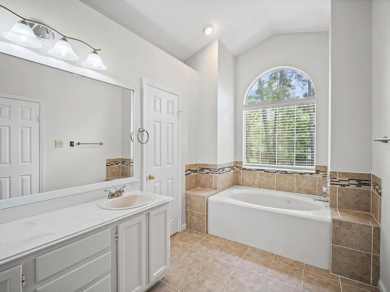 7 Grey Birch Pl — Photo 24