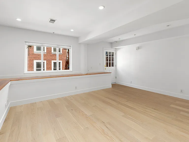 1424 Grove St #A — Photo 8