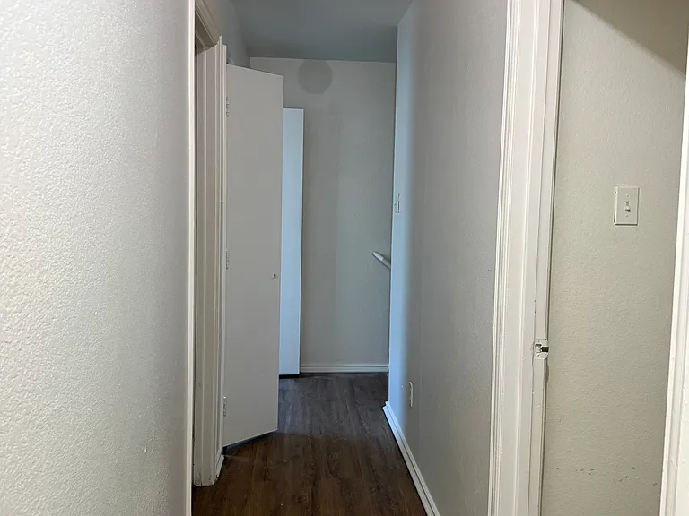 216 Creek Cove Dr — Photo 8