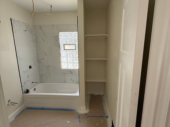 5th image of 2464 W Auer Ave