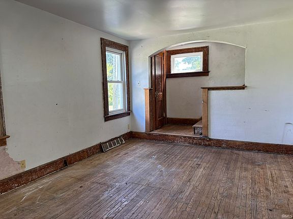 3rd image of 3221 Euclid Ave