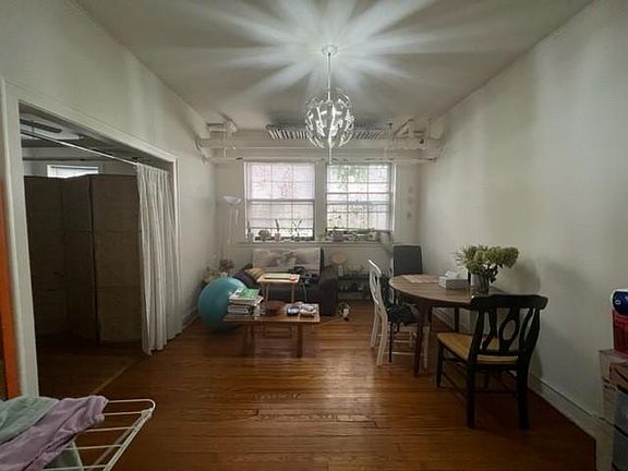 3rd image of 4429 N Winchester Ave