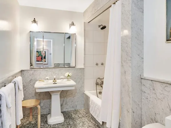 453 West 24th Street image 18 of 24