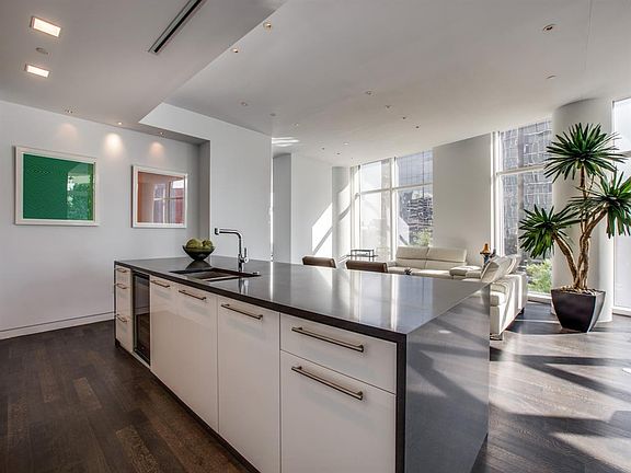 3rd image of 1918 Olive St #202C