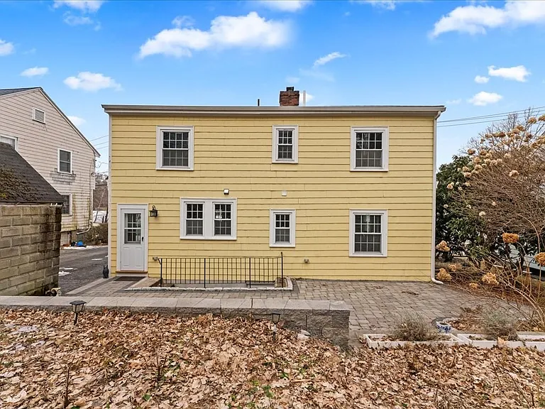 40 Lake Shore Rd — Photo 21