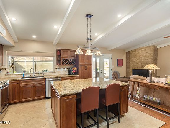 4th image of 122 E Tierra Buena Ln