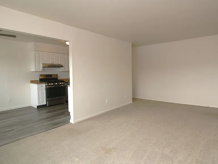 Stevens Manor Apartments — Photo 25
