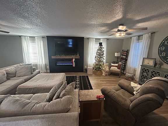 3rd image of 420 Inglewood Dr