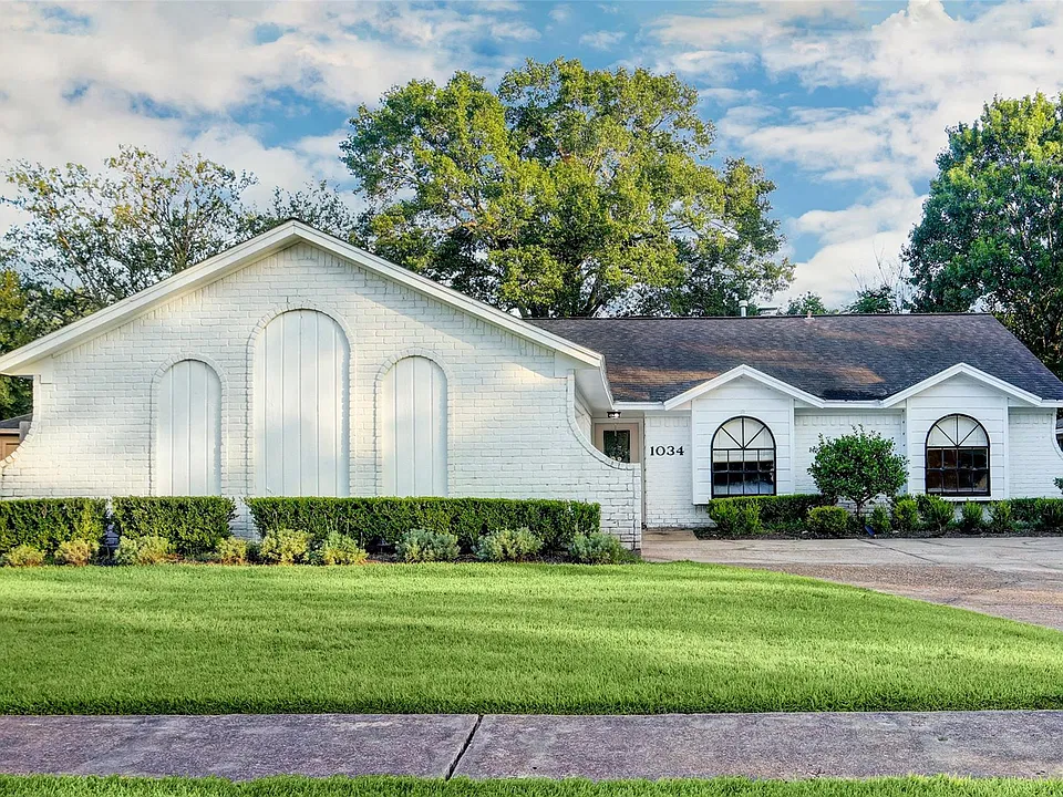 1034 Montour Dr