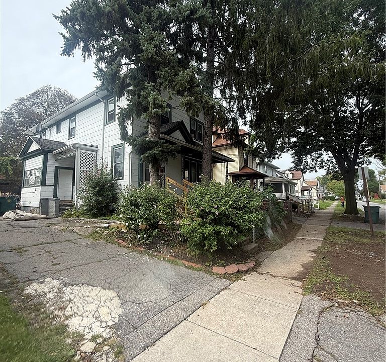 2nd image of 21 Crombie St