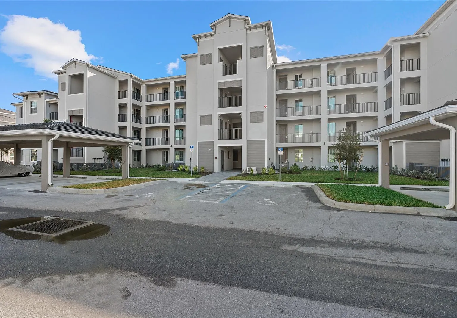2 bed, 2.0 bath, 1152 sqft, $5,000 — Photo 2
