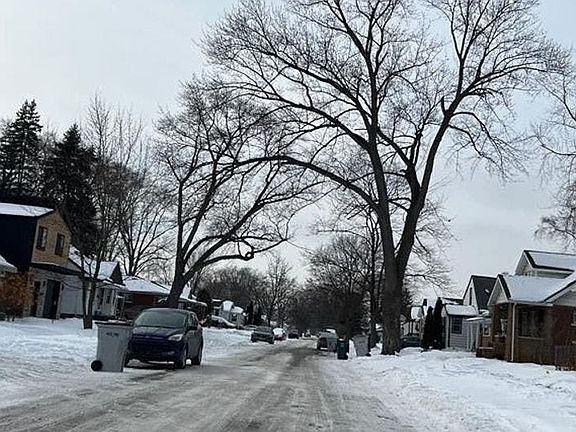 4th image of 409 W Hayes Ave