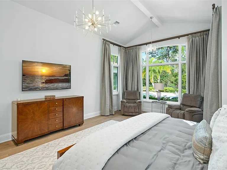 10331 Los Feliz Dr — Photo 9