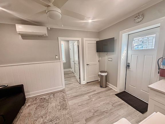 5th image of 204 E Primrose Rd #101