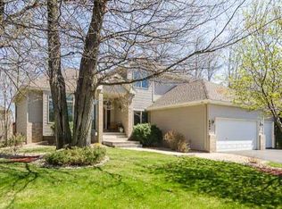 8984 Stratford Ct, Minneapolis, MN 55443