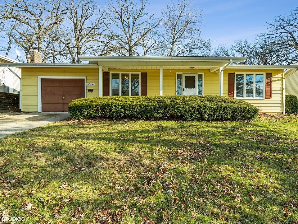 1st image of 804 N Oakwood Dr