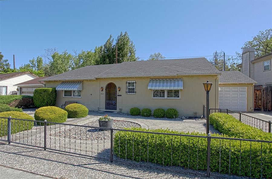 1st image of 1820 Creek Dr