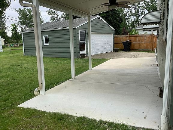 3rd image of 2 Halsey Ct