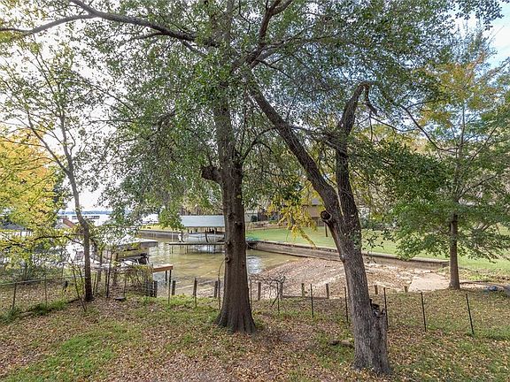 5th image of 105 Lakeside Dr