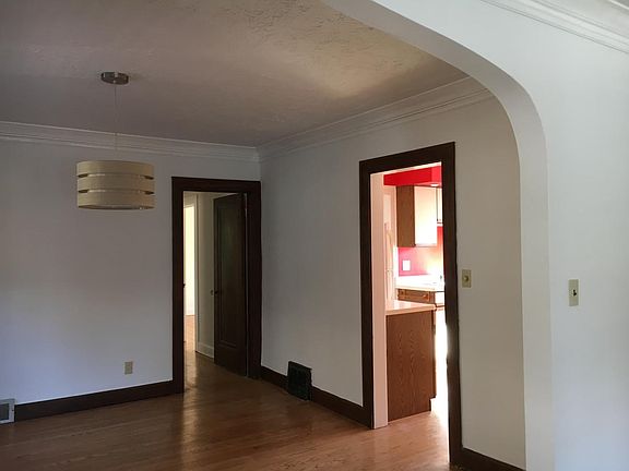 2nd image of 17910 Crest Ln