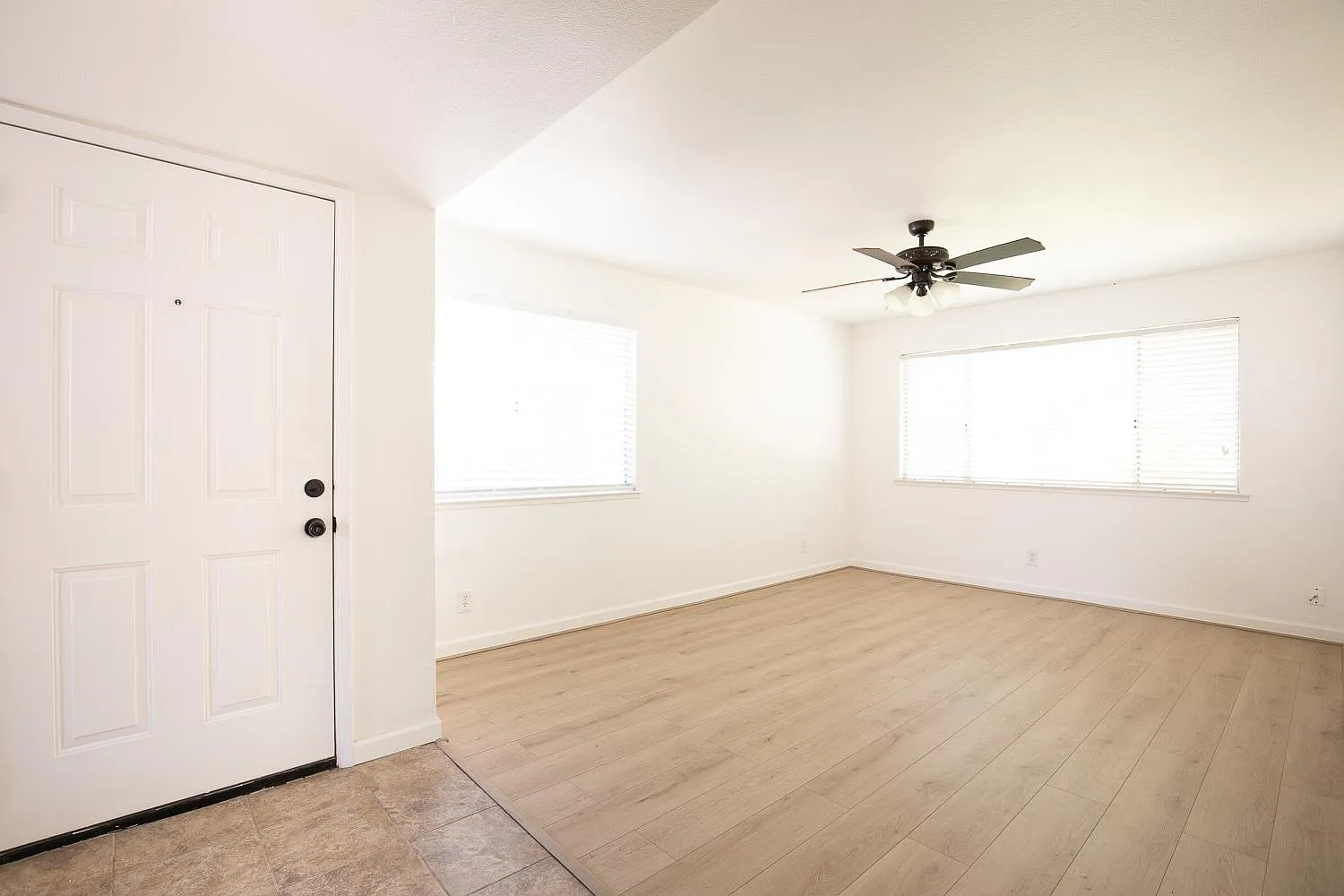 4727 N Cedar Ave — Photo 1