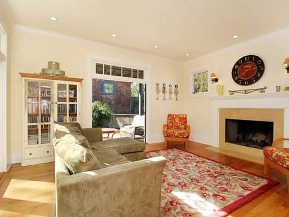 Living room w/fireplace