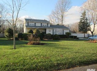 92 Edgewater Ave, Bayport, NY 11705