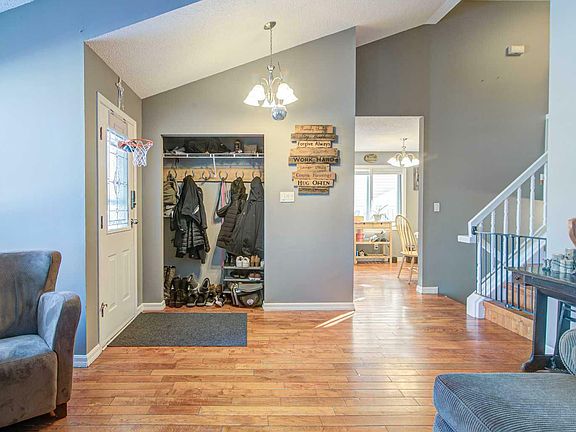 5th image of 26 Beaverpond Ct N