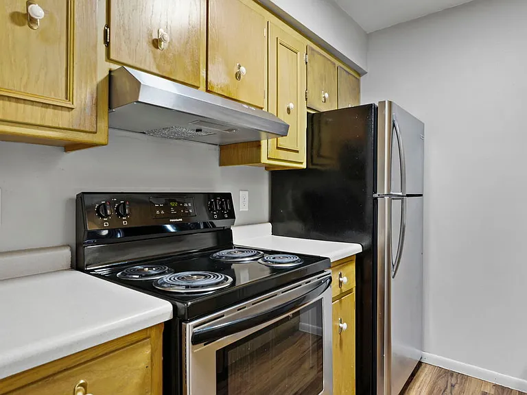 5006 Whitcomb Dr #8 — Photo 2