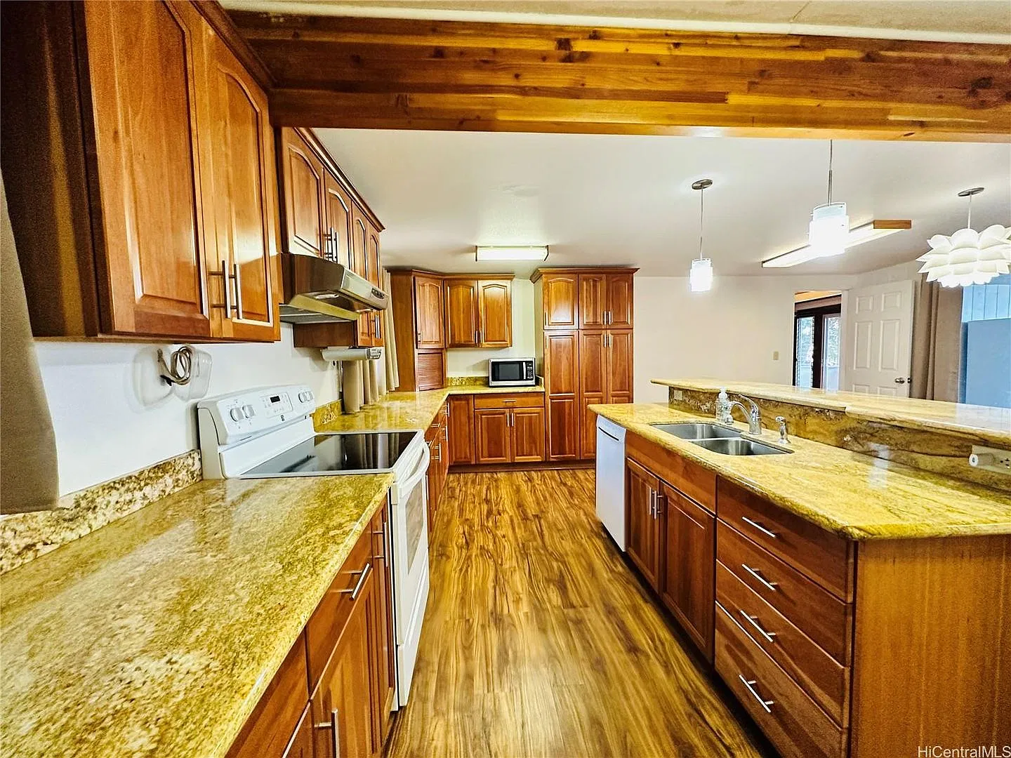 Spacious Single level 5 bedrooms, 3 baths w/ PV Panels in Makakilo Available Now! — Photo 2