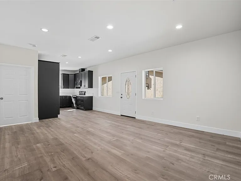 19258 Strathern St — Photo 8