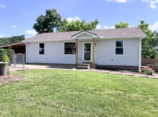 992 May Apple Dr, Clarksville, TN 37042