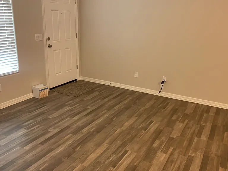 194 E Watson Pl — Photo 5