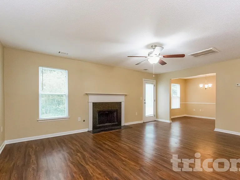 3044 Summer Breeze Dr — Photo 2