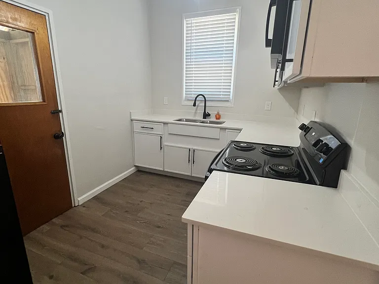 671 W Call St — Photo 2