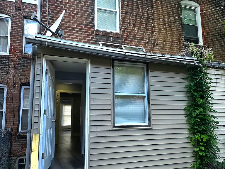 6542 Regent St — Photo 17