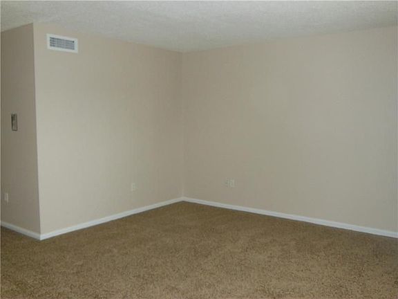 5th image of 2708 Whitney Pl APT 910