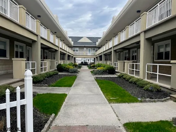 9010 Atlantic Ave APT 207, Margate, NJ 08402