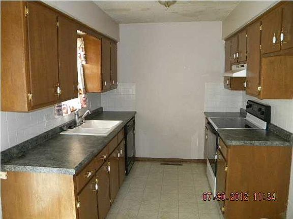 3rd image of 511 Parkridge Dr