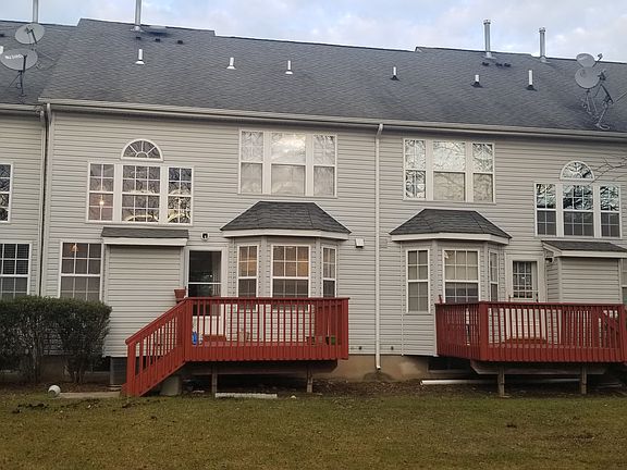 3rd image of 327 Hawthorne Rd