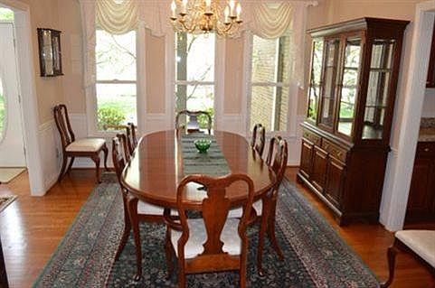 3rd image of 625 Winter Hill Ln