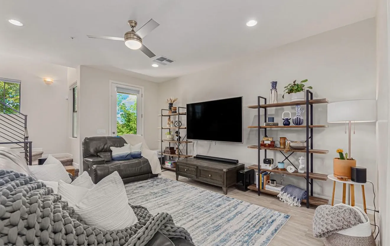 2 bed, 1575 sqft, $2,950 — Photo 3