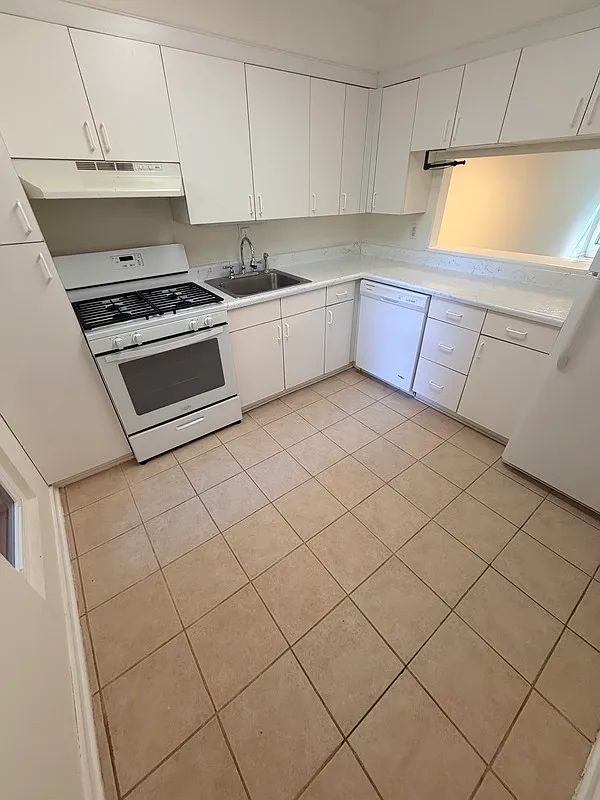 2 bed, 1.5 bath, $1,495 — Photo 2