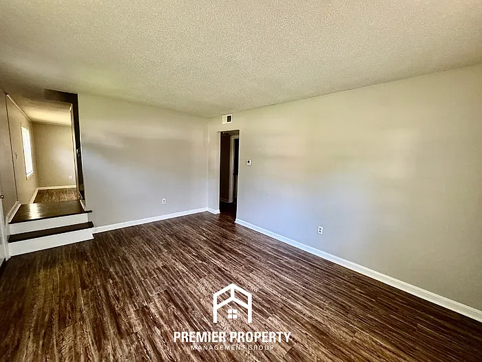 3 bed, 2.0 bath, 1400 sqft, $1,325 — Photo 4
