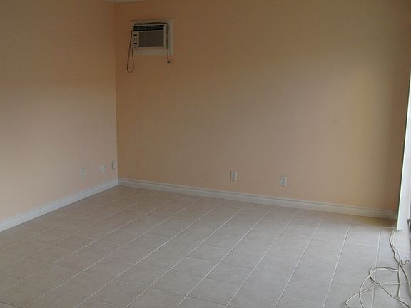 4th image of 753 S Lark Ellen Ave