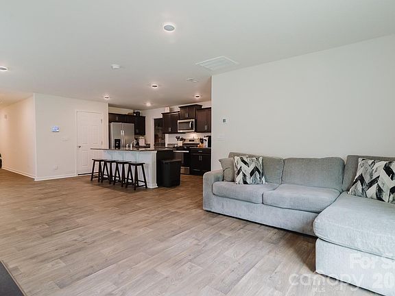 3rd image of 2226 Redstone Dr
