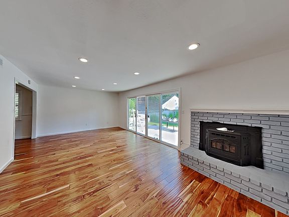 3rd image of 3445 Stewarton Dr