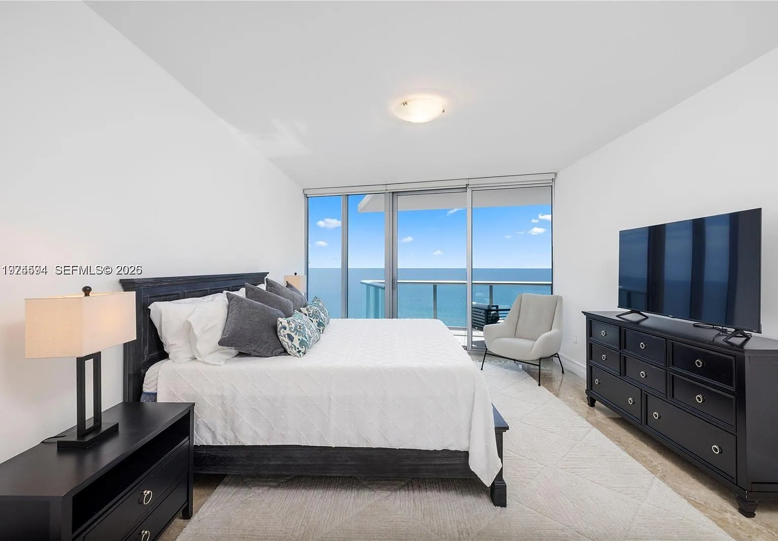 2 bed, 1479 sqft, $9,100 — Photo 3