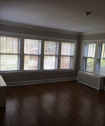 2nd image of 2525 W Leland Ave #2