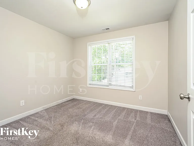 1818 Yarbrough Dr — Photo 17